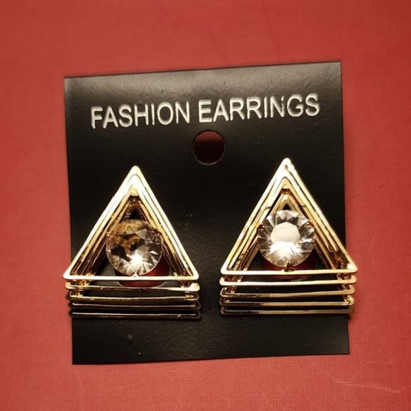 Fashion Gold Tone 3D Triangle Crystal Stud Earrings New - Picture 2 of 3